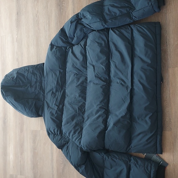 Tommy Hilfiger - Picture 3 of 4